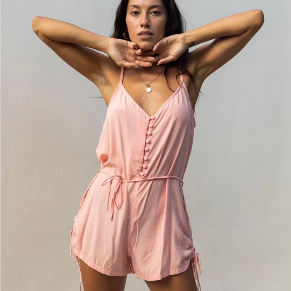 YIREH Hudson Romper in Peach. Size Large